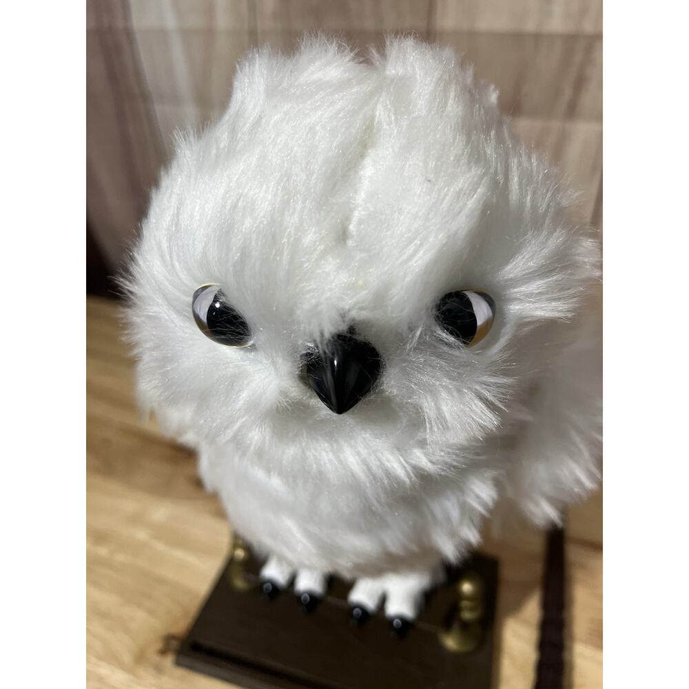 Harry Potter Enchanting Hedwig Interactive Owl with Movement Sounds Plus Wand - Picture 3 of 10